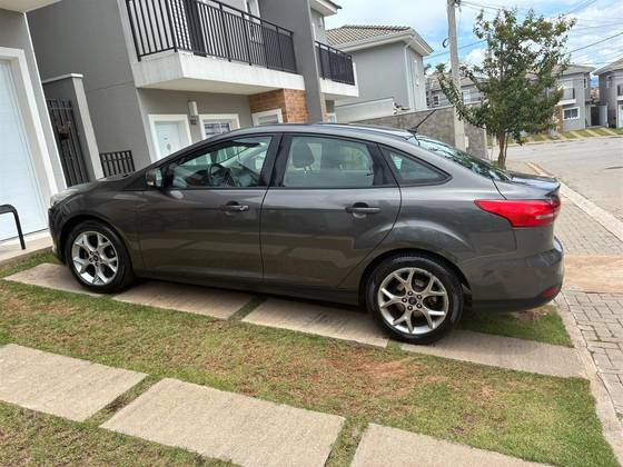 FORD FOCUS 2.0 SE FASTBACK 16V FLEX 4P POWERSHIFT
